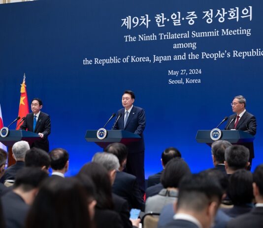 한일중 정상회의 정례화…인적교류 등 6대 분야 협력 강화