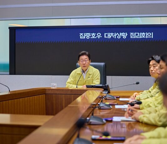 이 대통령, 집중호우 대처 긴급 점검…”모든 자원과 행정력 총동원”