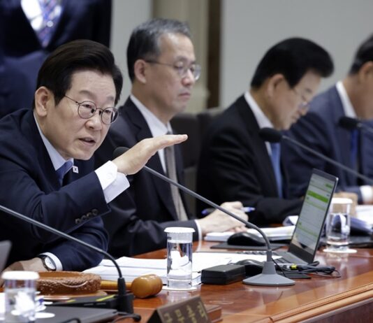 이 대통령 “국민 경제 왜곡하는 투기 차단 총력”…각 부처에 주문